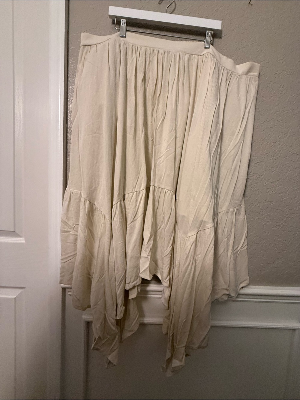 torrid Cream Hi‑Low Tiered Flow Skirt